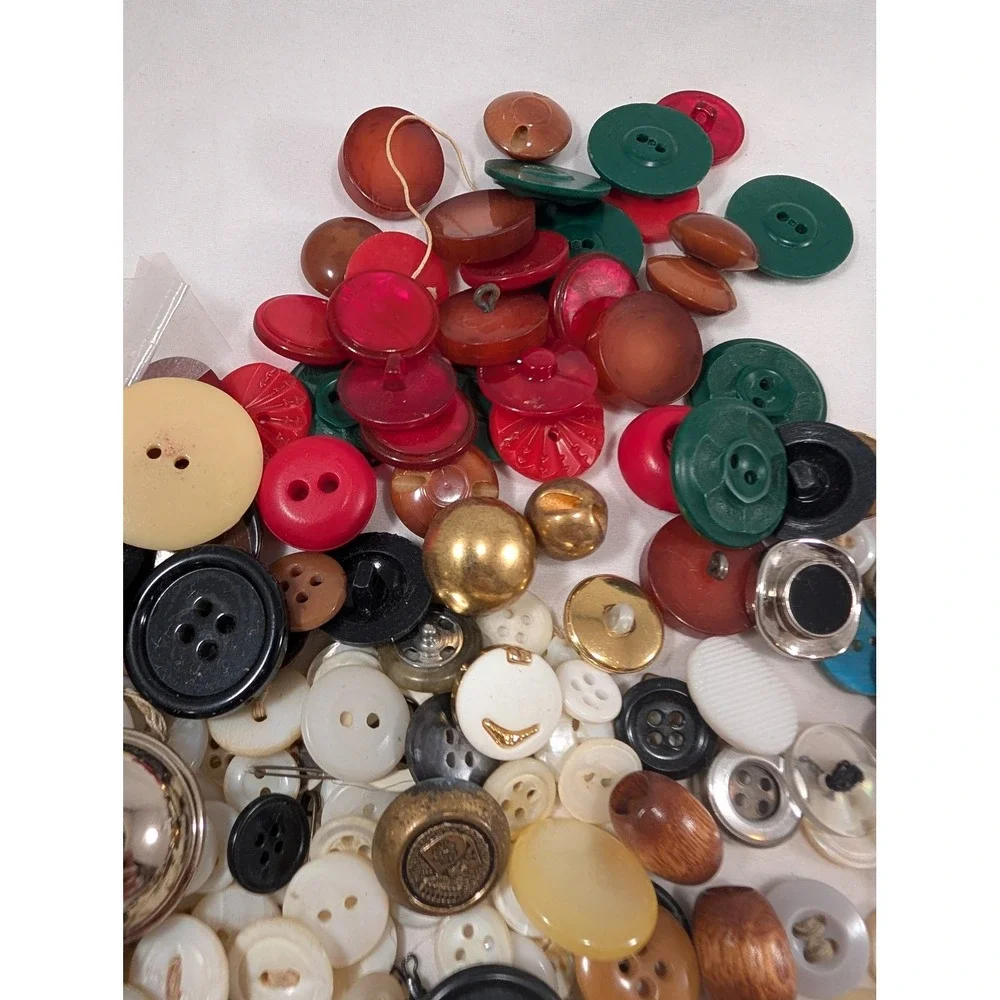 Huge Vintage Button Lot Mother of Pearl Metal Novelty Sewing Crafting Assorted